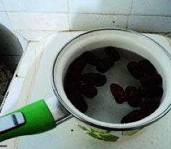 Steps for Making Red Date Sweet Soup