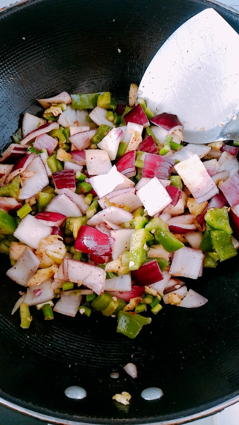 Steps for Making Stir-fried Cat Ear Mushrooms