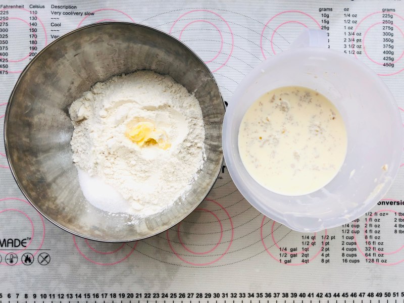 Detailed Steps for Making Milk Cream Toast with Pre-fermented Dough