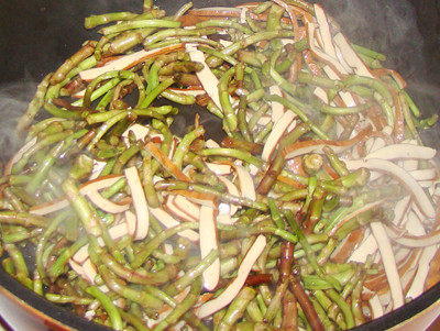 Steps for cooking Stir-fried Lu Hao with Gan Zi