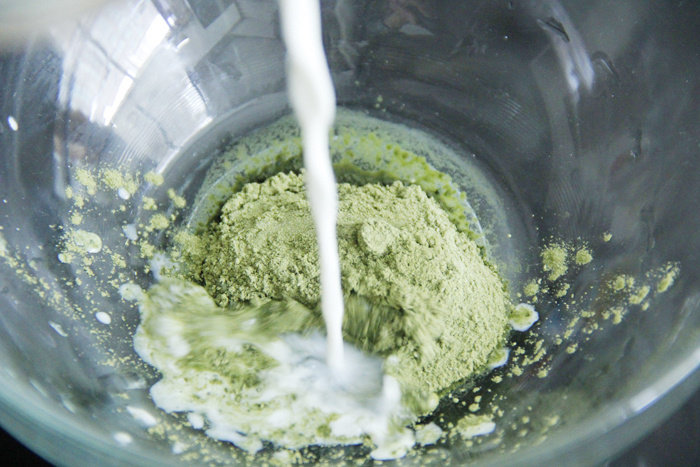 Detailed Steps for Making Two-Tone Matcha Pudding