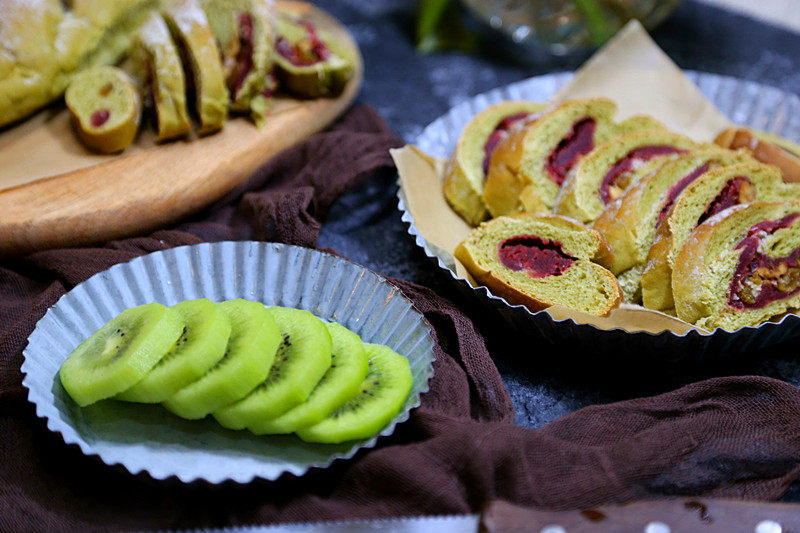 Steps for Making Matcha Soft European Bread