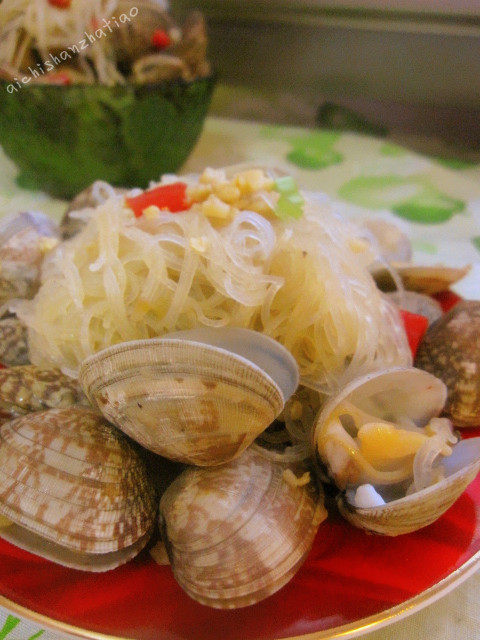 Garlic Vermicelli Stir-Fried Clams