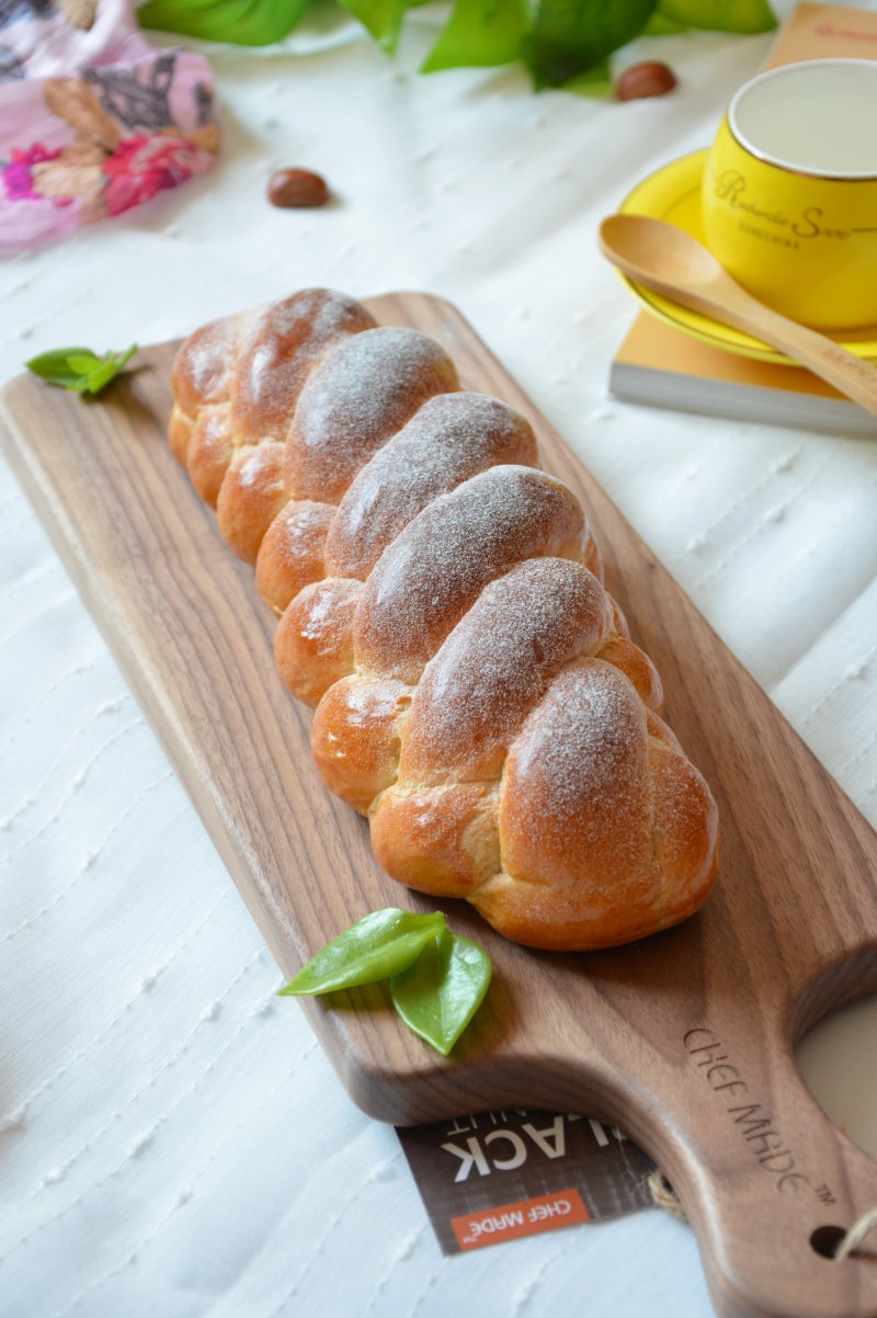 Whole Wheat 5-Strand Pretzel Bread