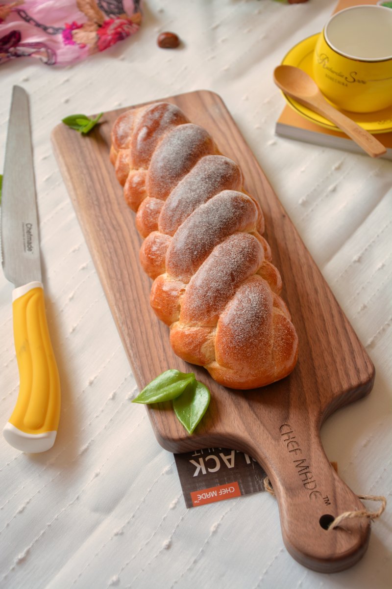 Whole Wheat 5-Strand Pretzel Bread