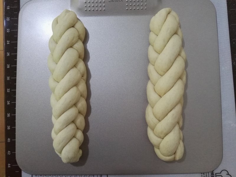 Steps for Making Whole Wheat 5-Strand Pretzel Bread