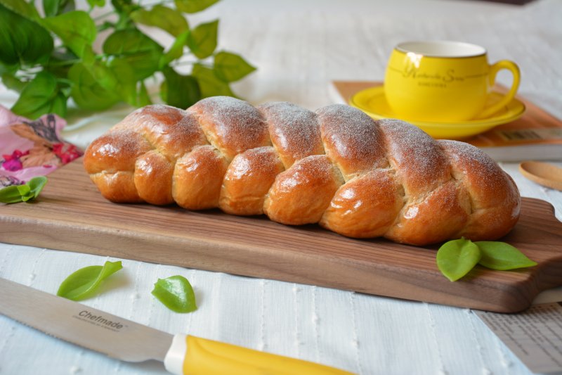 Whole Wheat 5-Strand Pretzel Bread