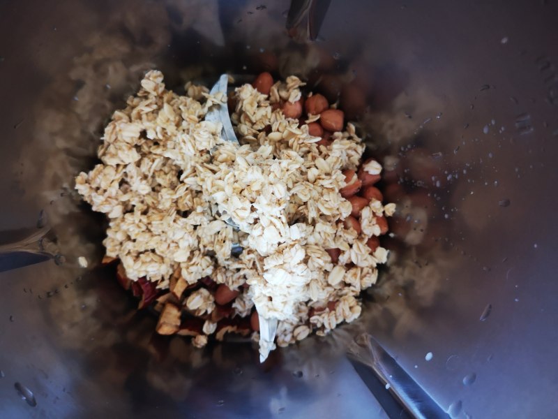 Steps for Making Red Date Peanut Oatmeal Porridge