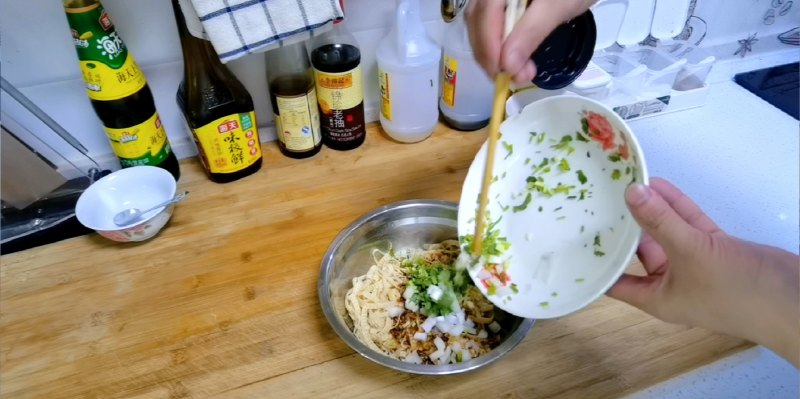 Steps for Making Cold Bean Noodle Salad