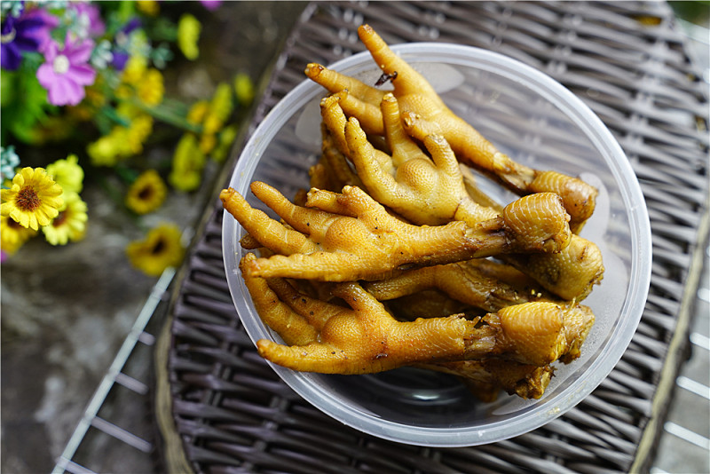 Crispy Braised Chicken Feet