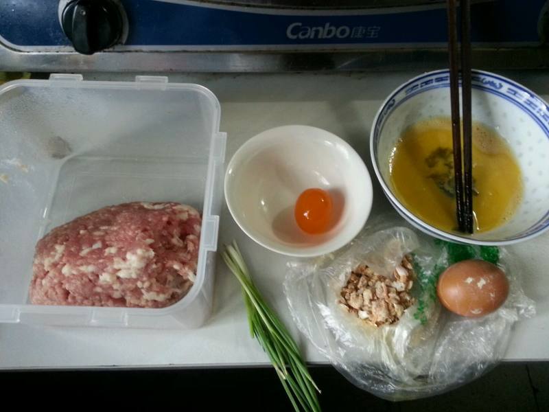 Steps for Making Steamed Minced Meat and Salted Egg with Egg