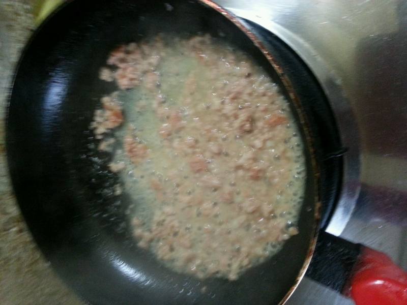 Steps for Making Steamed Minced Meat and Salted Egg with Egg