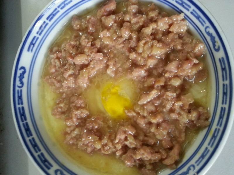 Steps for Making Steamed Minced Meat and Salted Egg with Egg