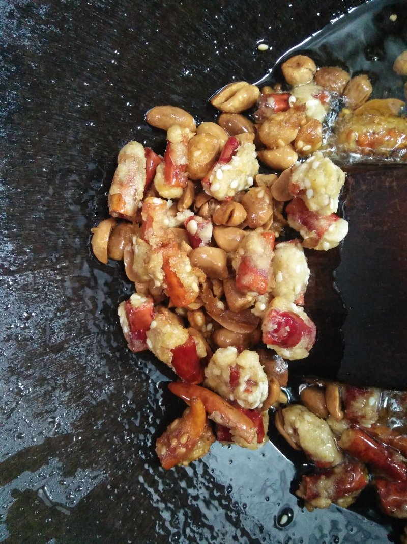 Steps for Cooking Crispy Spicy Peanut with Chili