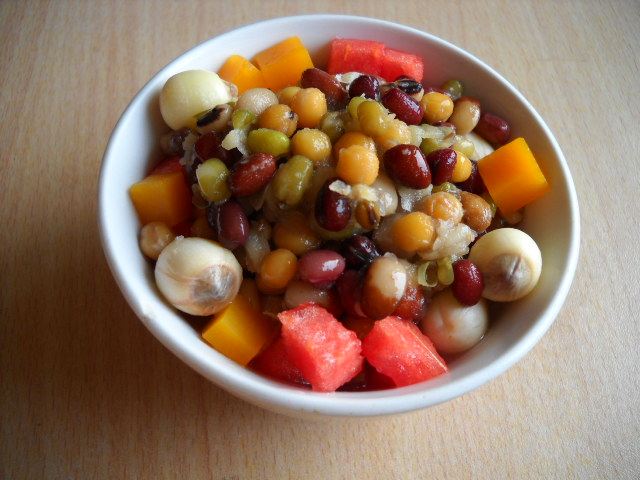 Steps for Making Honey Bean Ice Vegetable and Fruit Glutinous Rice Porridge