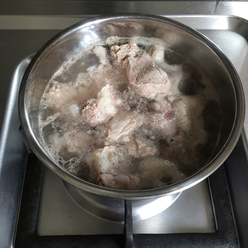 Steps for Making Mushroom and Winter Melon Pork Rib Soup