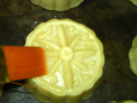 Steps for Making Traditional Coconut Mooncake