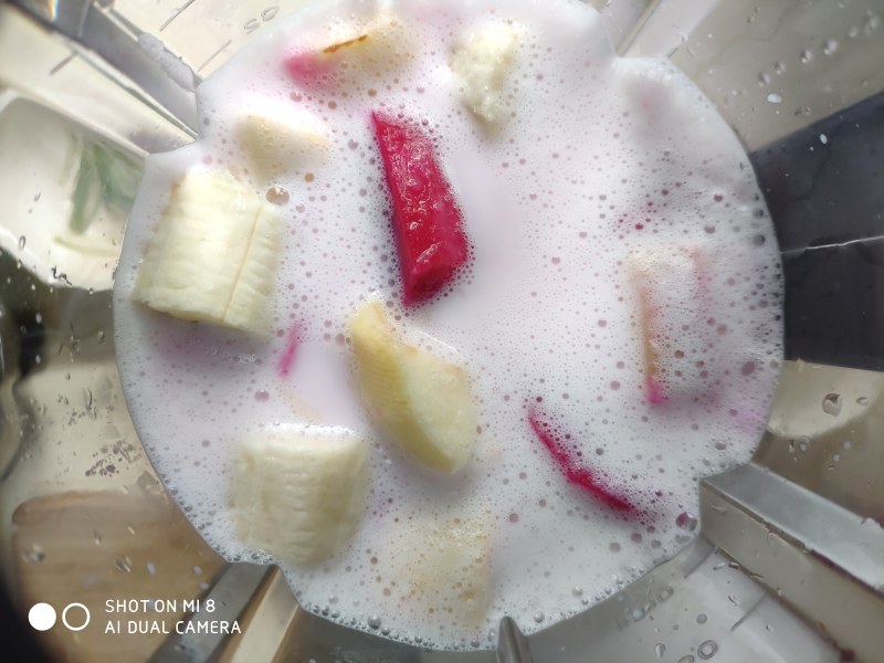 Steps to Make Dragon Fruit Banana Apple Smoothie