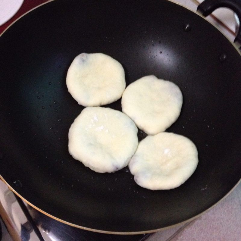 Step-by-Step Cooking Instructions for Mushroom and Pork Pancake with Fermented Dough