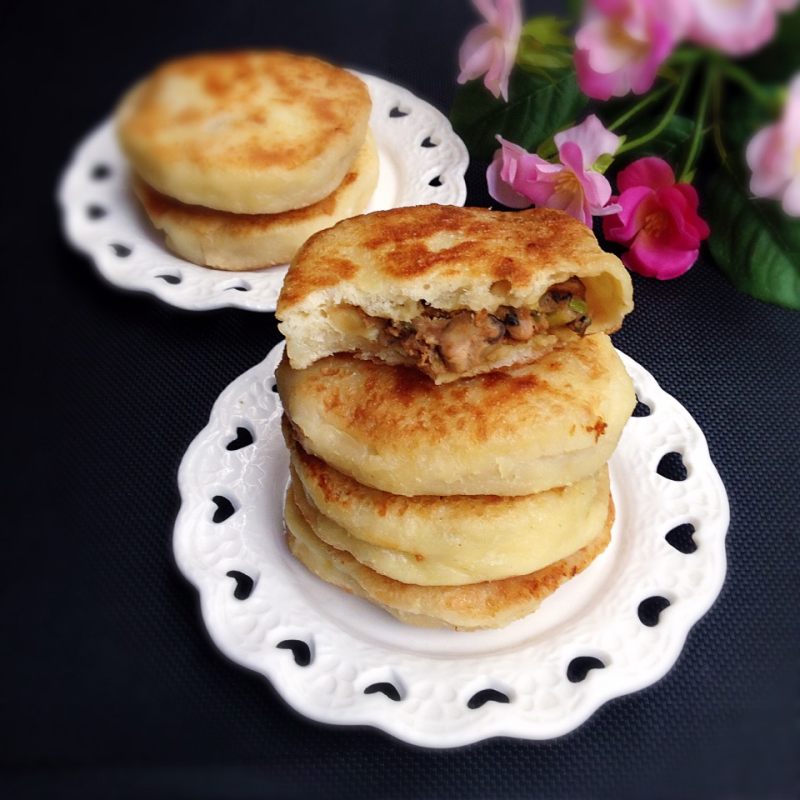 Step-by-Step Cooking Instructions for Mushroom and Pork Pancake with Fermented Dough