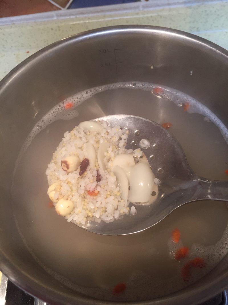 Lotus Lily Goji Millet Glutinous Rice Porridge Cooking Steps