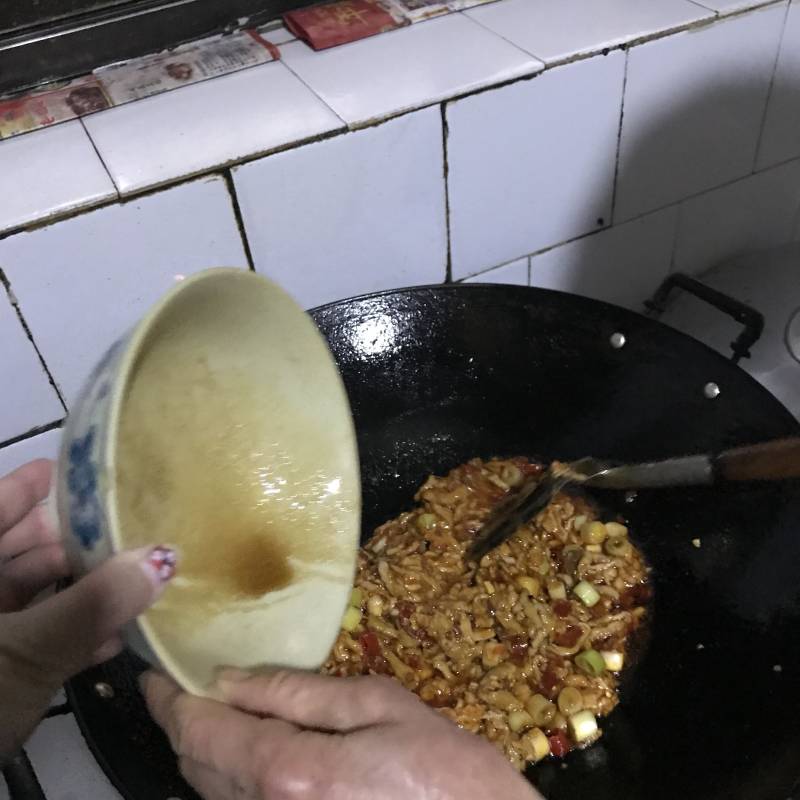 Steps for Cooking Grandma's Fish-Flavored Shredded Pork