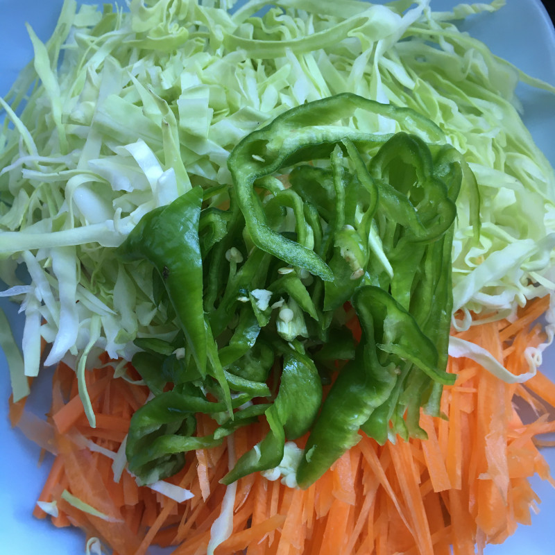 Steps for Cooking Fried Egg Noodles with Cabbage