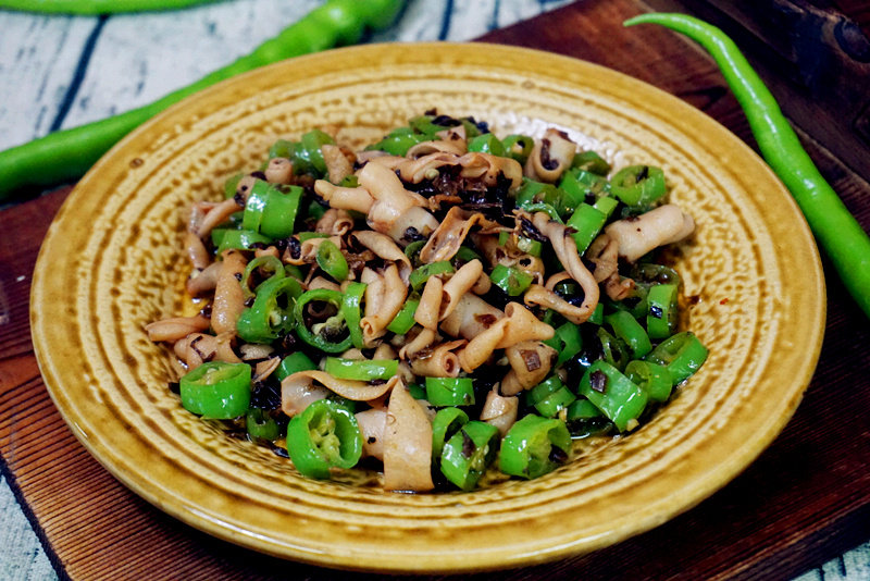 Stir-Fried Duck Intestines with Minced Sprouts