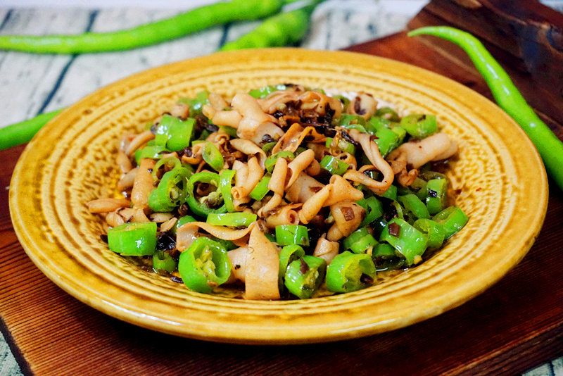 Stir-Fried Duck Intestines with Minced Sprouts