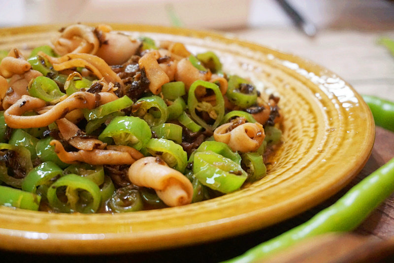 Stir-Fried Duck Intestines with Minced Sprouts