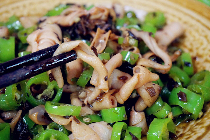 Stir-Fried Duck Intestines with Minced Sprouts