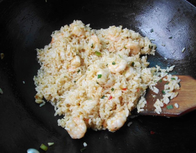 Steps for cooking Thai-style Shrimp and Egg Fried Rice