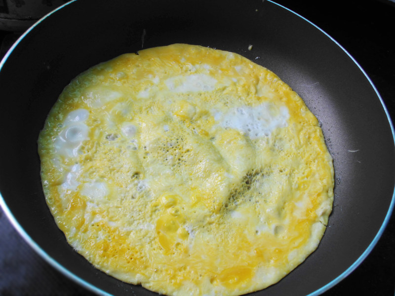 Steps for cooking Thai-style Shrimp and Egg Fried Rice