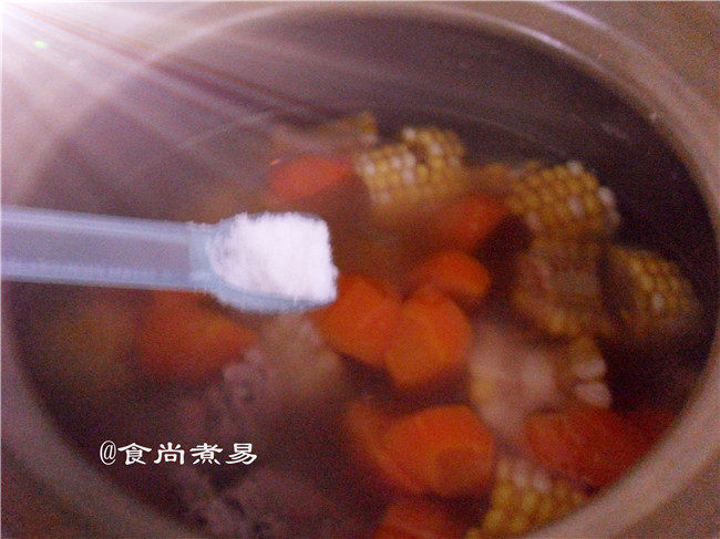 Steps for Making Corn Carrot Pork Bone Soup