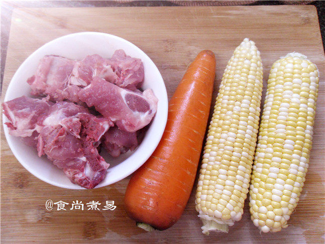 Steps for Making Corn Carrot Pork Bone Soup