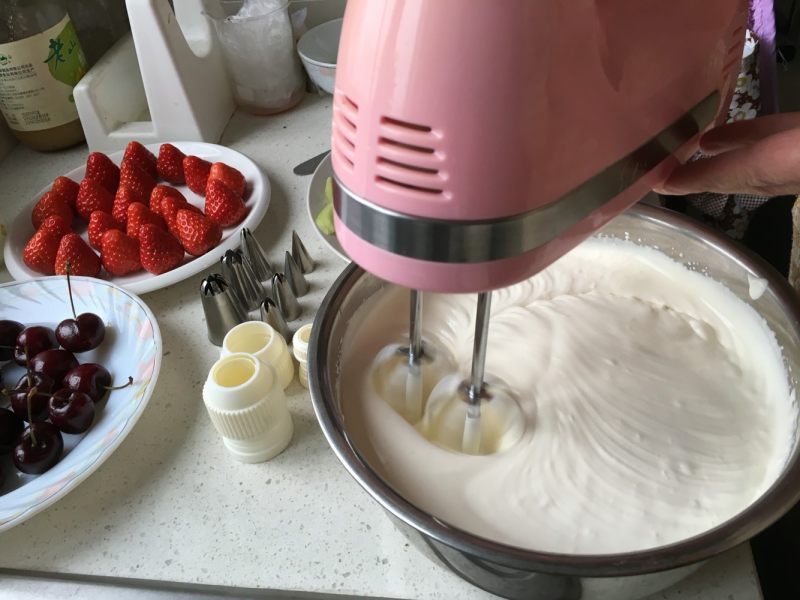 Steps for Making the Birthday Cake for the Elderly