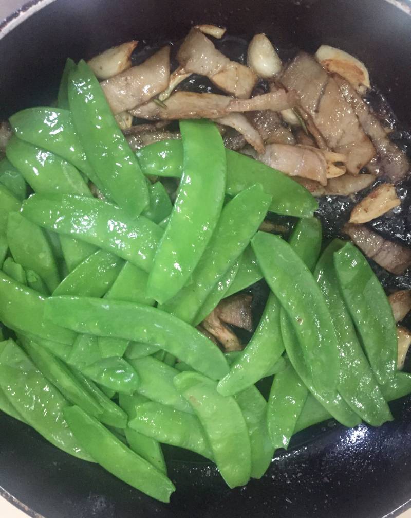 Steps for Stir-Fried Pork with Green Beans