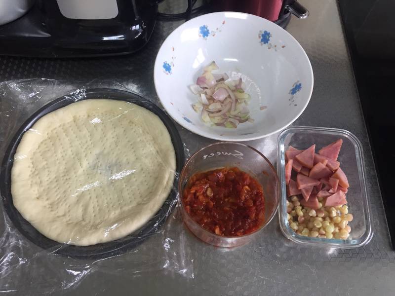 Steps to Make Ham and Cheese Pizza