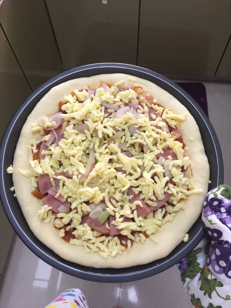 Steps to Make Ham and Cheese Pizza