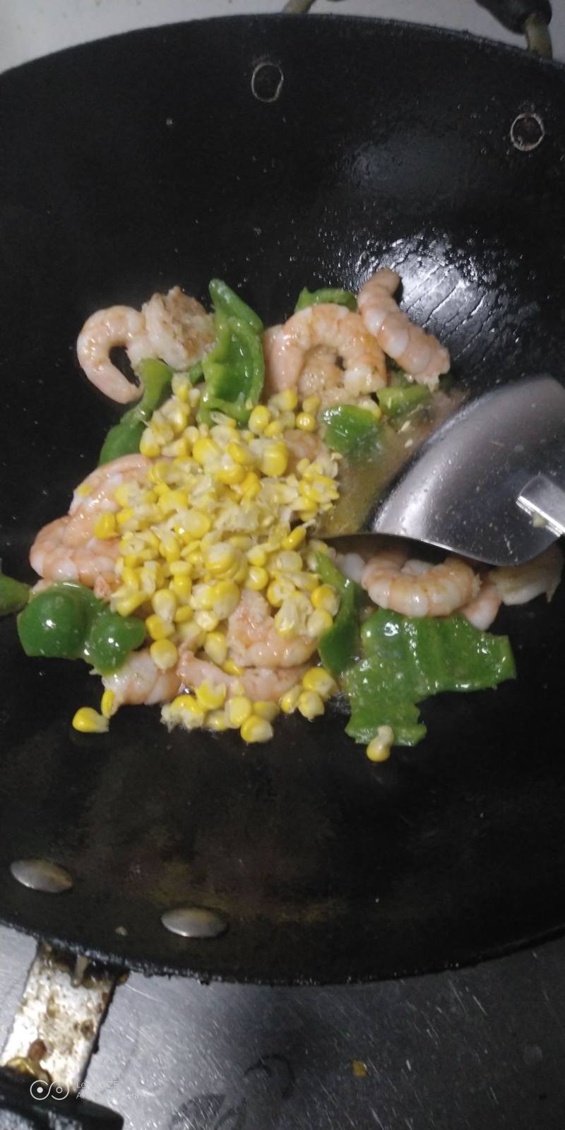 Detailed Steps for Making Crispy Green Pepper Shrimp