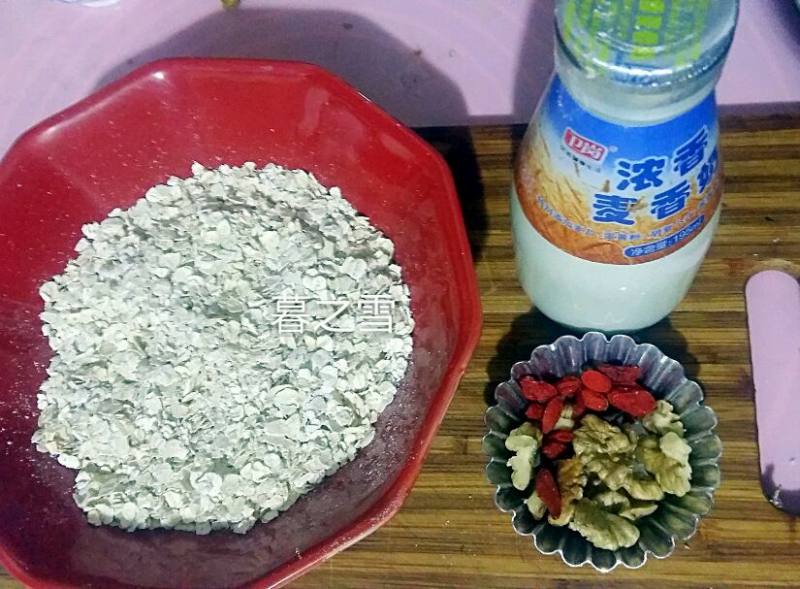 Steps to Make Creamy Milk Oat Walnut Porridge