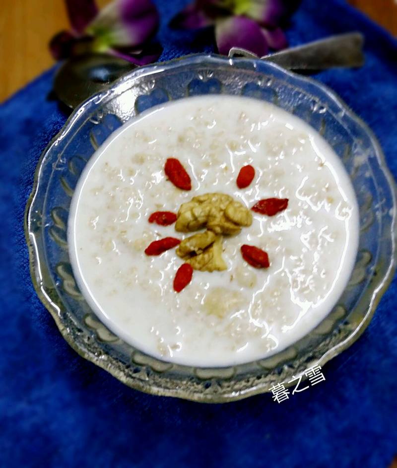 Steps to Make Creamy Milk Oat Walnut Porridge