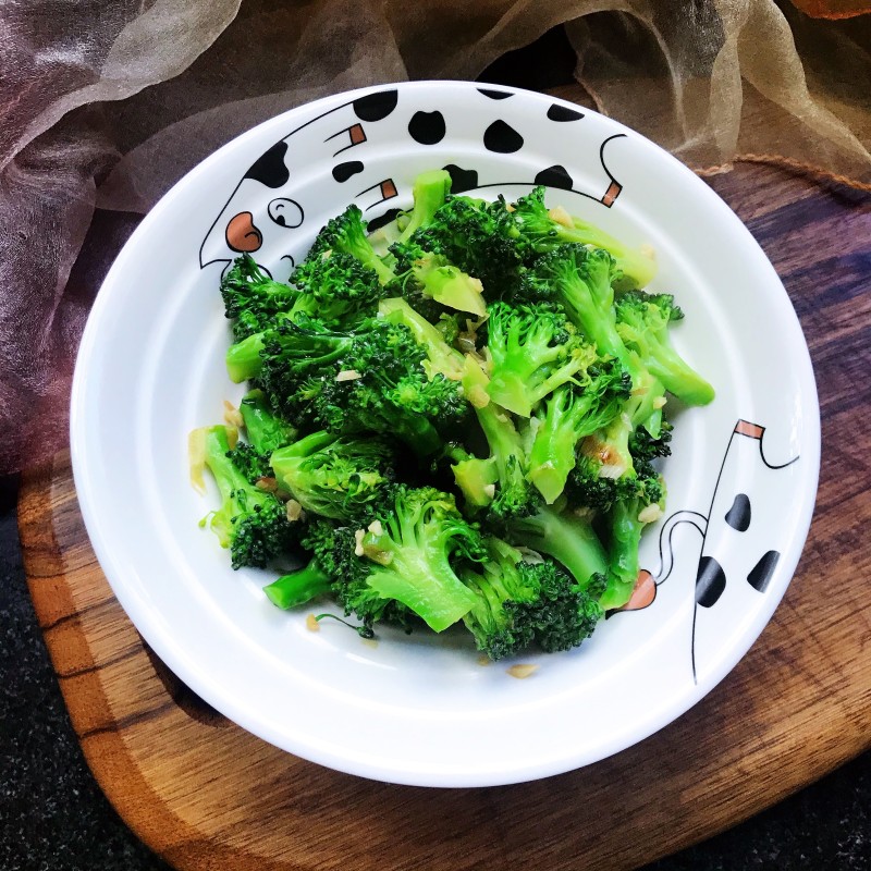 Stir-Fried Broccoli with Walnut Oil