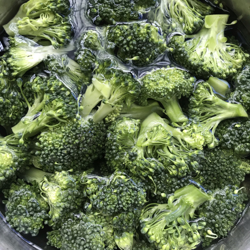 Step-by-Step Guide to Cooking Stir-Fried Broccoli with Walnut Oil