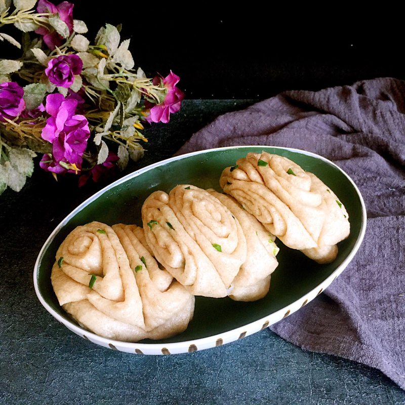 Scallion Whole Wheat Rolls