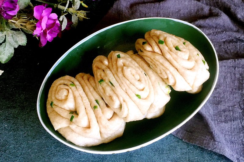 Scallion Whole Wheat Rolls