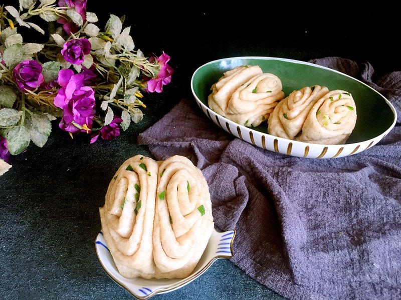 Scallion Whole Wheat Rolls