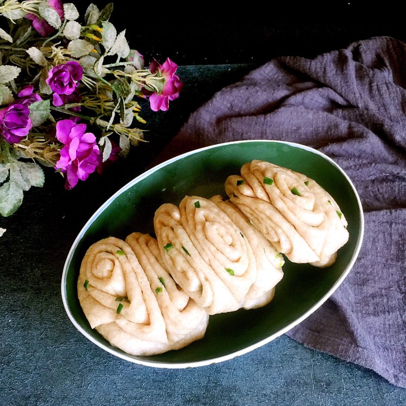 Scallion Whole Wheat Rolls