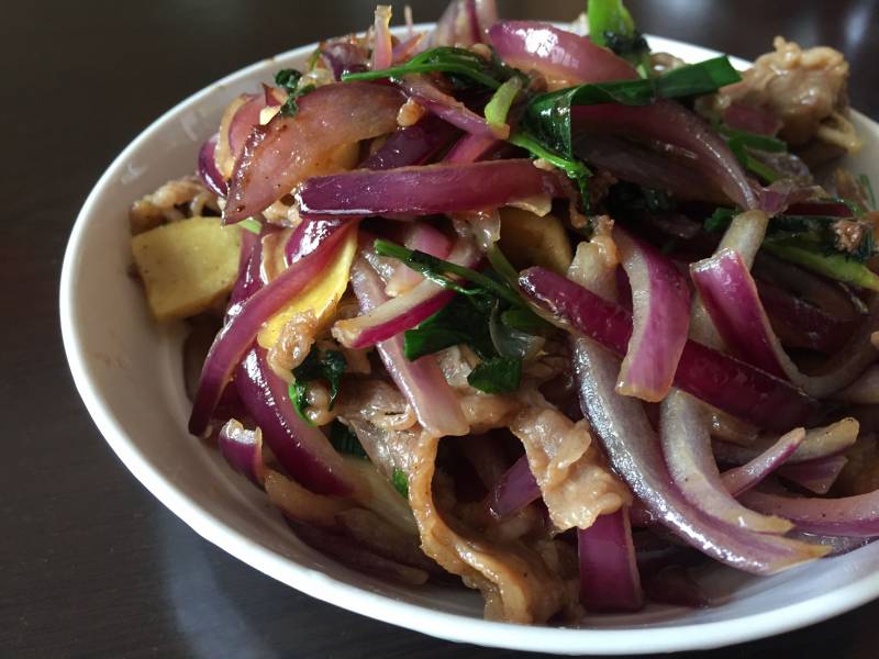 Steps for Making Beef and Onion Stir-Fry