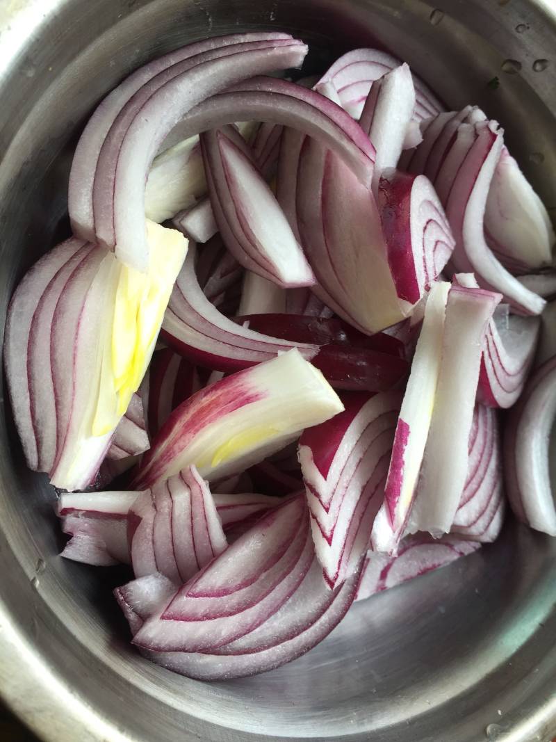 Steps for Making Beef and Onion Stir-Fry